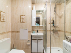 Bon voyage на улице Довженко