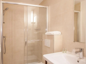 Hotel Sixteen Paris Montrouge