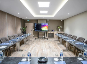 Kyriad Chambery Centre Curial