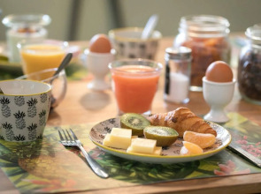 Villa Bougainville by Happyculture