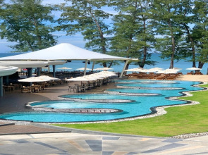 Курортный отель Amora Beach Resort Phuket