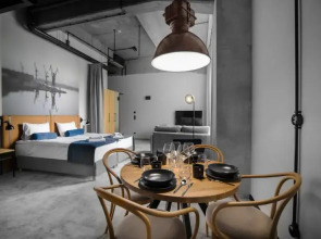 MONTOWNIA Lofts & Experience