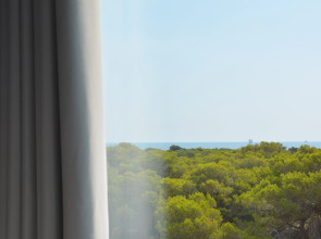 You & Co. Saler Beach Boutique Hotel