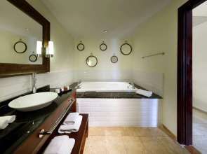 Grand Palladium Lady Hamilton Resort & Spa All Inclusive