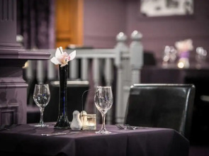 Number 44 Hotel & Bar