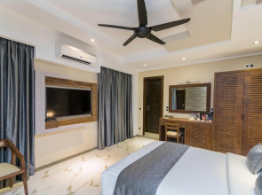 Отель Samann Grand