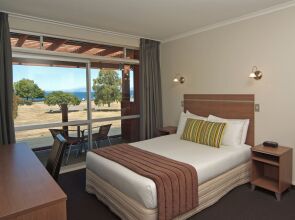 Suncourt Hotel & Conference Centre