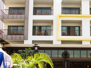 The StandardX Bangkok Phra Arthit