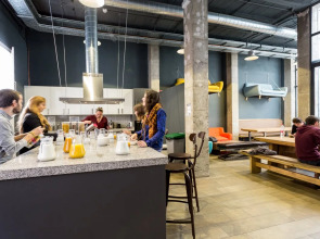 Black Swan Hostel Sevilla