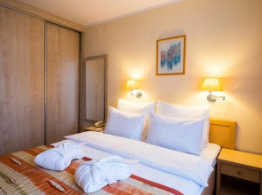 Hotel Apartments Zgoda Warszawa by DeSilva