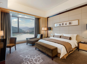 Crowne Plaza Yichang by IHG