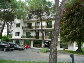 Club Hotel