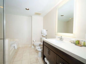 DoubleTree Resort & Spa by Hilton Ocean Point-N. Miami Beach