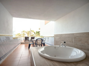 Playavera Hotel - Naturist Friendly