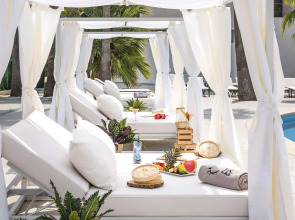 Отель Innside by Meliá Alcudia