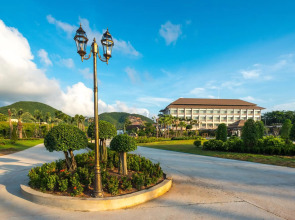 Swan Lake Hotel Sattahip