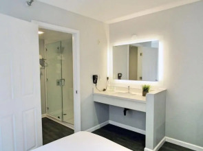 Capri Suites Anaheim