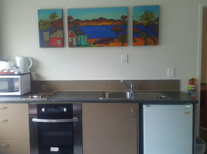 Kiwi International Hotel