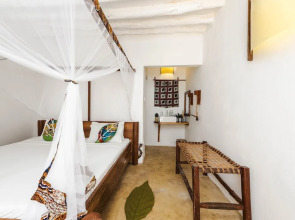 Shanuo Beach Bungalows