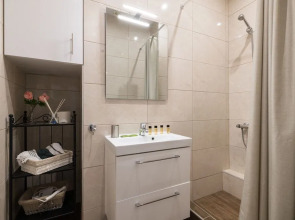 Anivia Apartment Airport by Airstay