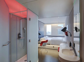 Отель citizenM Paris Champs-Élysées