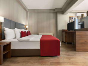 Ramada by Wyndham Van