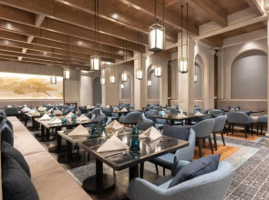 Ramada Plaza by Wyndham Chao Fah