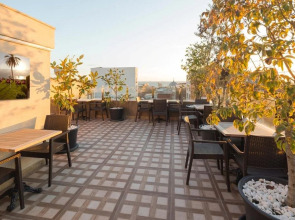 BGuest Hotel & Residence