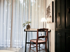 Hotel Ping Silhouette