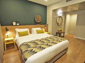 The White House Hotel at Dizengoff Square