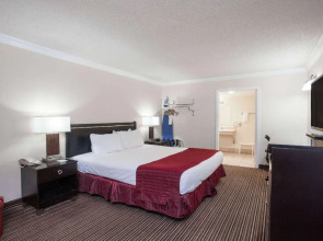 Capri Suites Anaheim