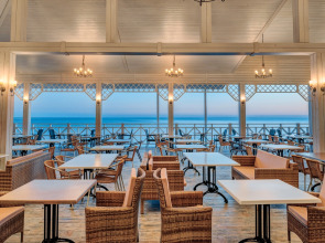 Imeni Chelyskintsev Hotel