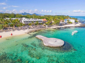 Le Peninsula Bay Beach Resort