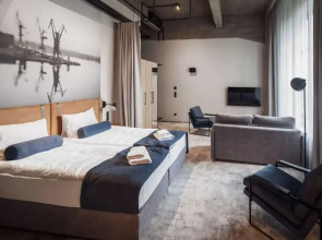 MONTOWNIA Lofts & Experience