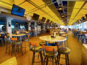 Palm Tree Club Miami Hotel