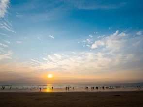 FabHotel Aksa International