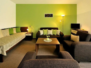 Melrose Apartments 2