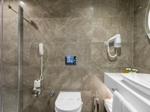 B Business Hotel & Spa