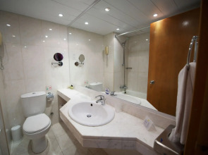 Adams Beach Hotel & Spa