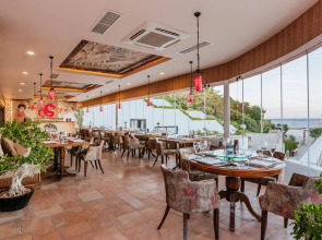 Cratos Premium Hotel & Casino