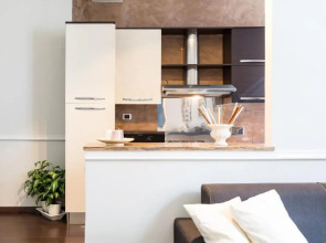 A World Aparts - Frattina Royal