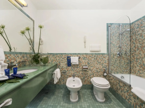 Отель Royal Continental Hotel Naples