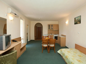 Sunny Day Club Hotel