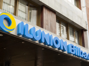 Отель Ilunion Bilbao