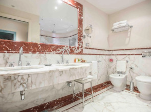 Golden Tower Hotel & Spa