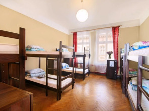 Hollywood Home Hostel