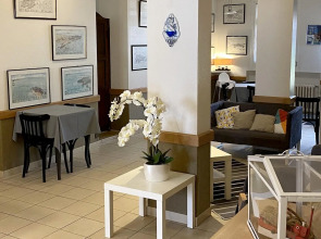 Hotel De La Porte Saint Pierre