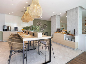 Отель Malaga Alameda Centro Affiliated by Meliá