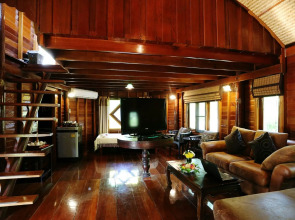 Kaengkrachan Boathouse Paradise Resort