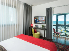 Sea Side by Zvieli Hotels